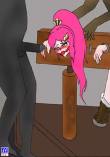 Srike of Kings--heroine tortured